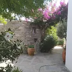 בית הארחה Evilou's House