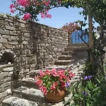 בית הארחה Evilou's House