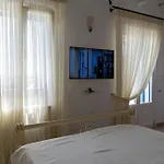 Evilou's House בית הארחה